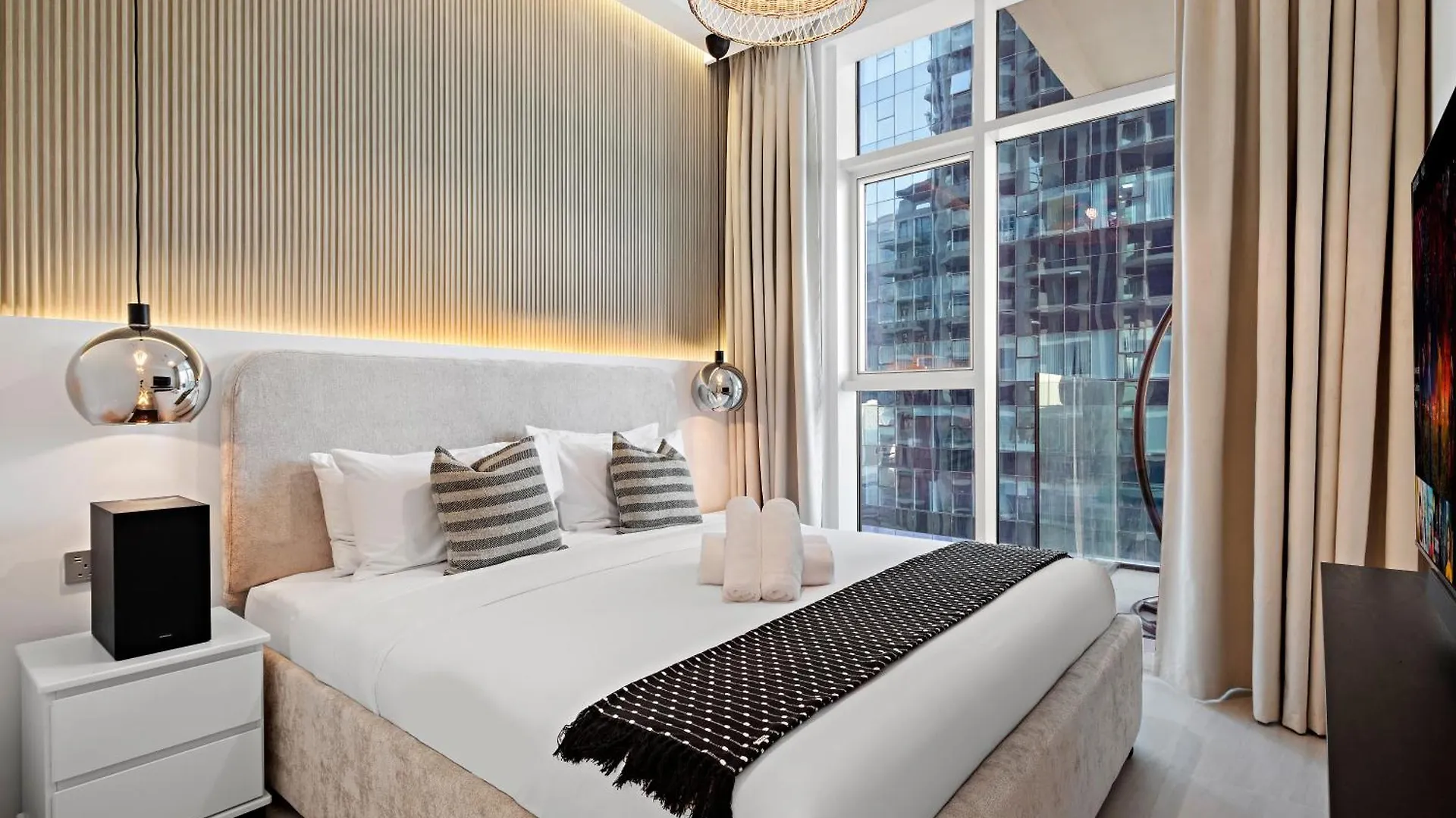 Luxury 2Br In Business Bay With Balcony & Canal View Dubai