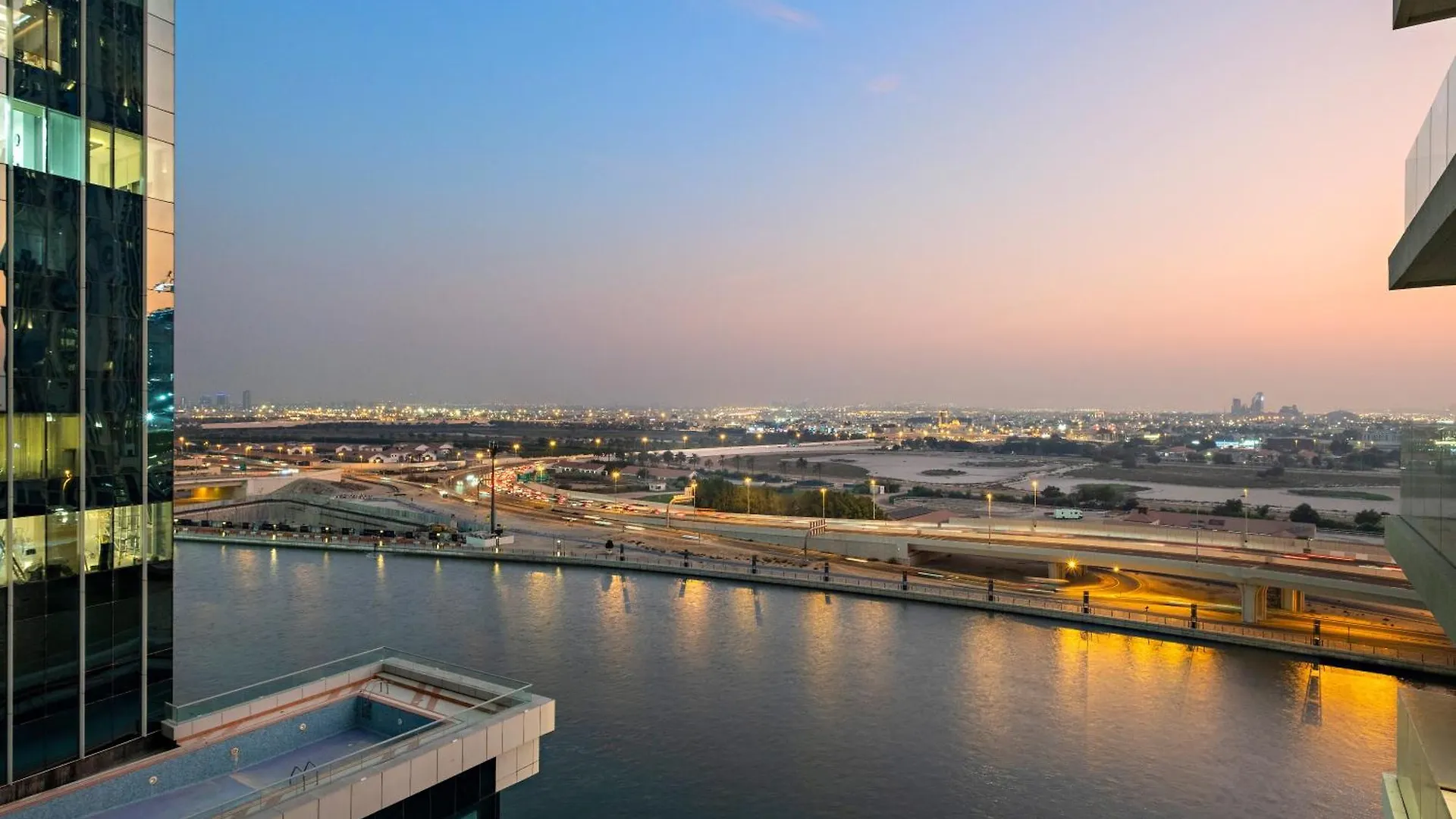 Apartment Luxury 2Br In Business Bay With Balcony & Canal View Dubai