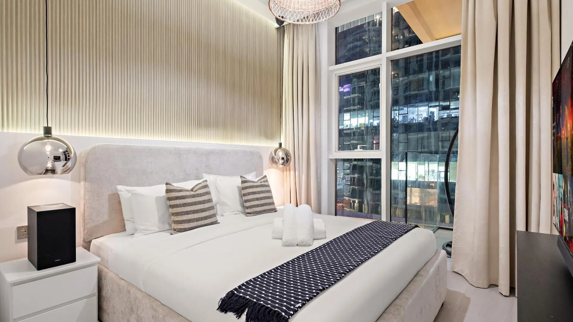 Luxury 2Br In Business Bay With Balcony & Canal View Dubai