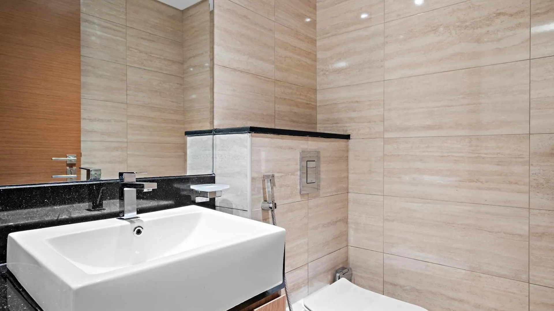 Luxury 2Br In Business Bay With Balcony & Canal View Dubai 0*,