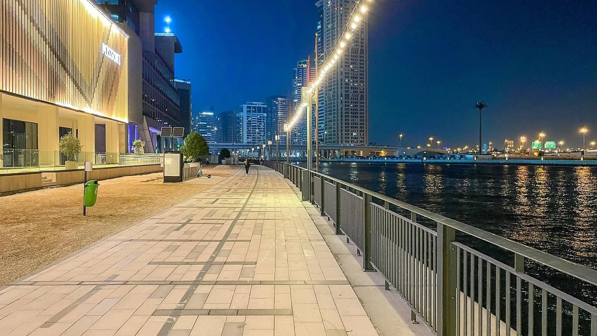 Luxury 2Br In Business Bay With Balcony & Canal View Dubai Apartment