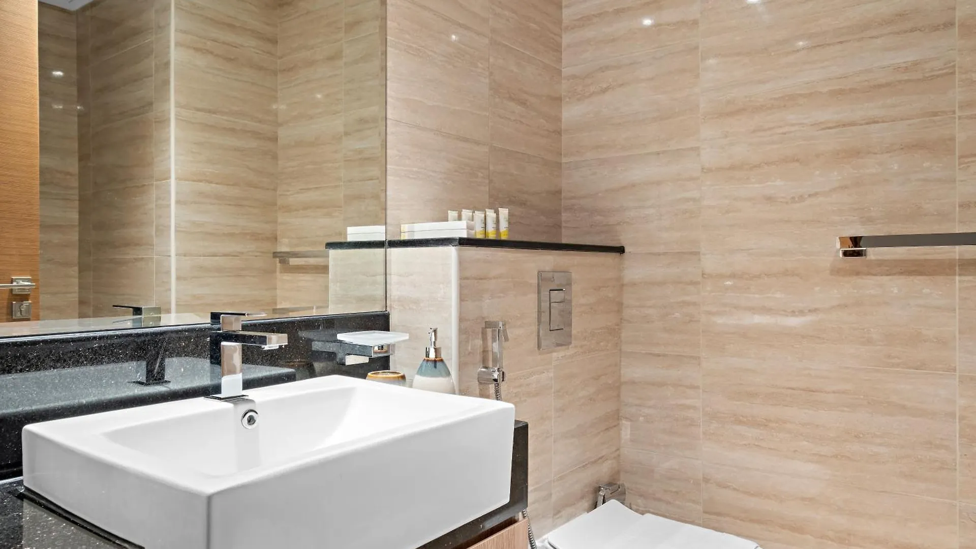Apartment Luxury 2Br In Business Bay With Balcony & Canal View Dubai