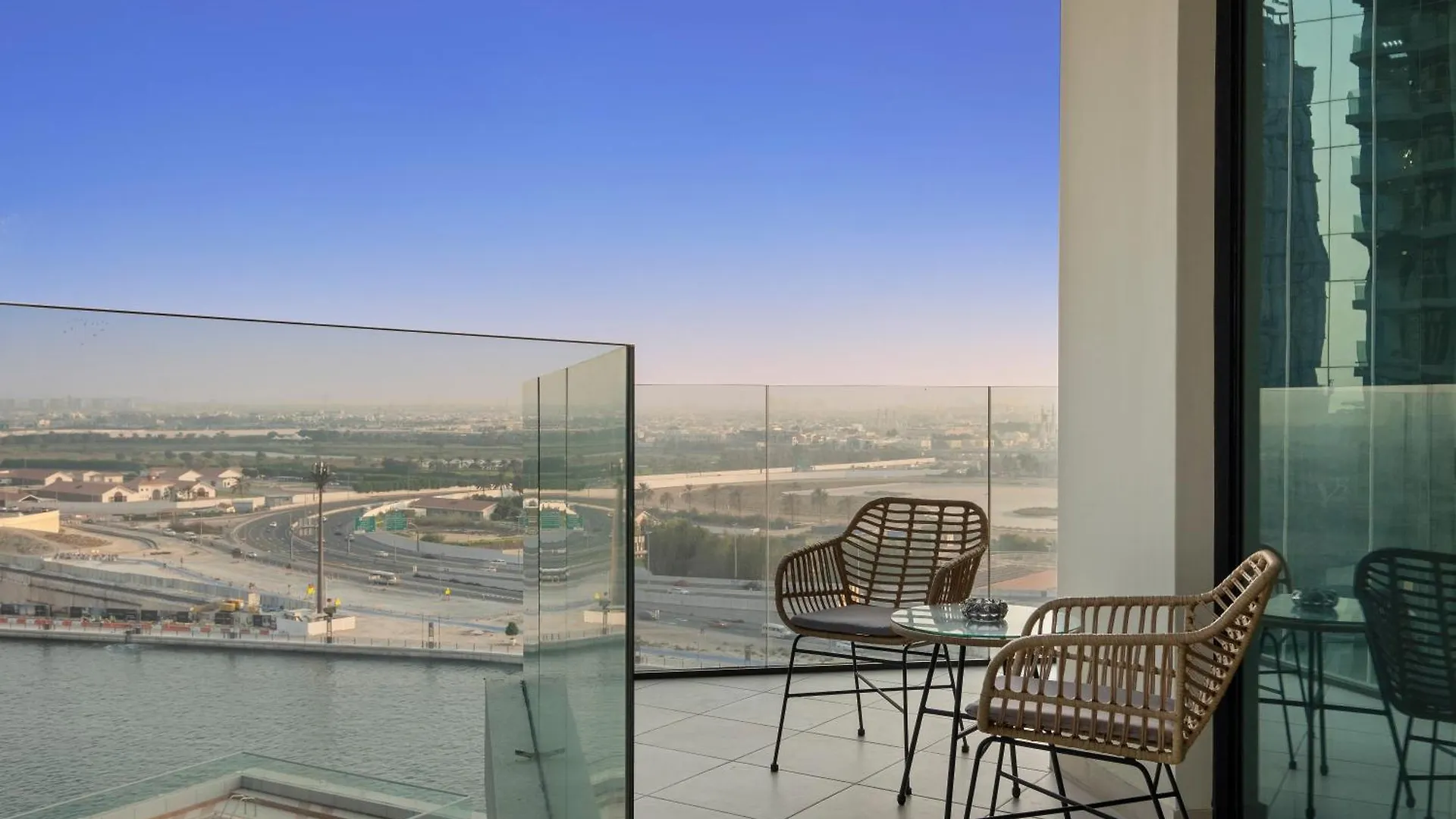 Luxury 2Br In Business Bay With Balcony & Canal View Dubai 0*,
