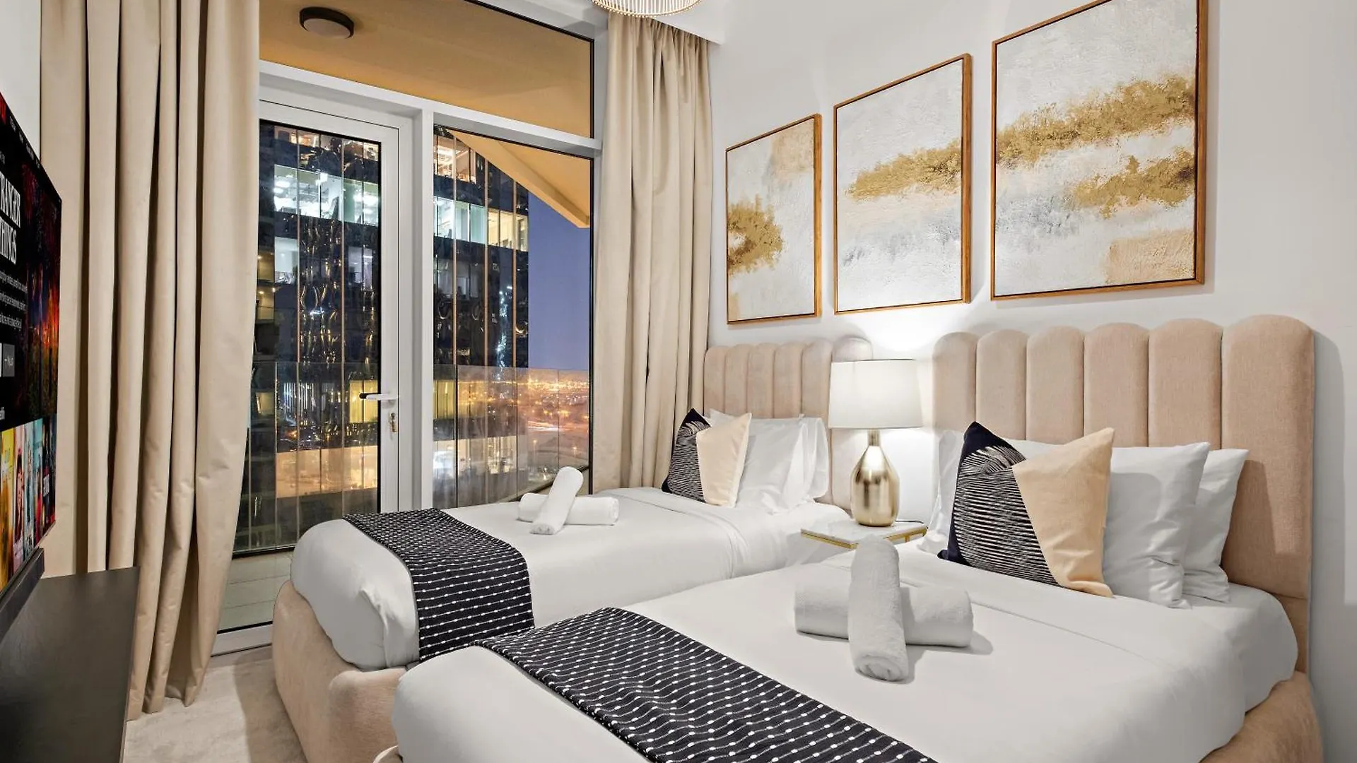 Luxury 2Br In Business Bay With Balcony & Canal View Dubai Apartment